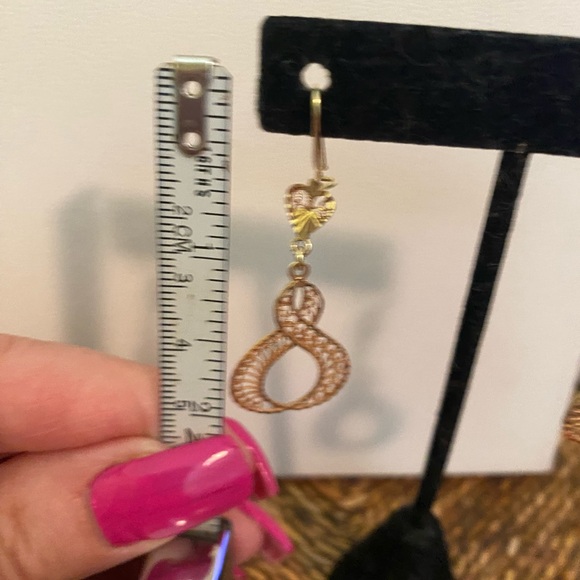 Elegant 14K Gold Dangle Earrings - Picture 2 of 3